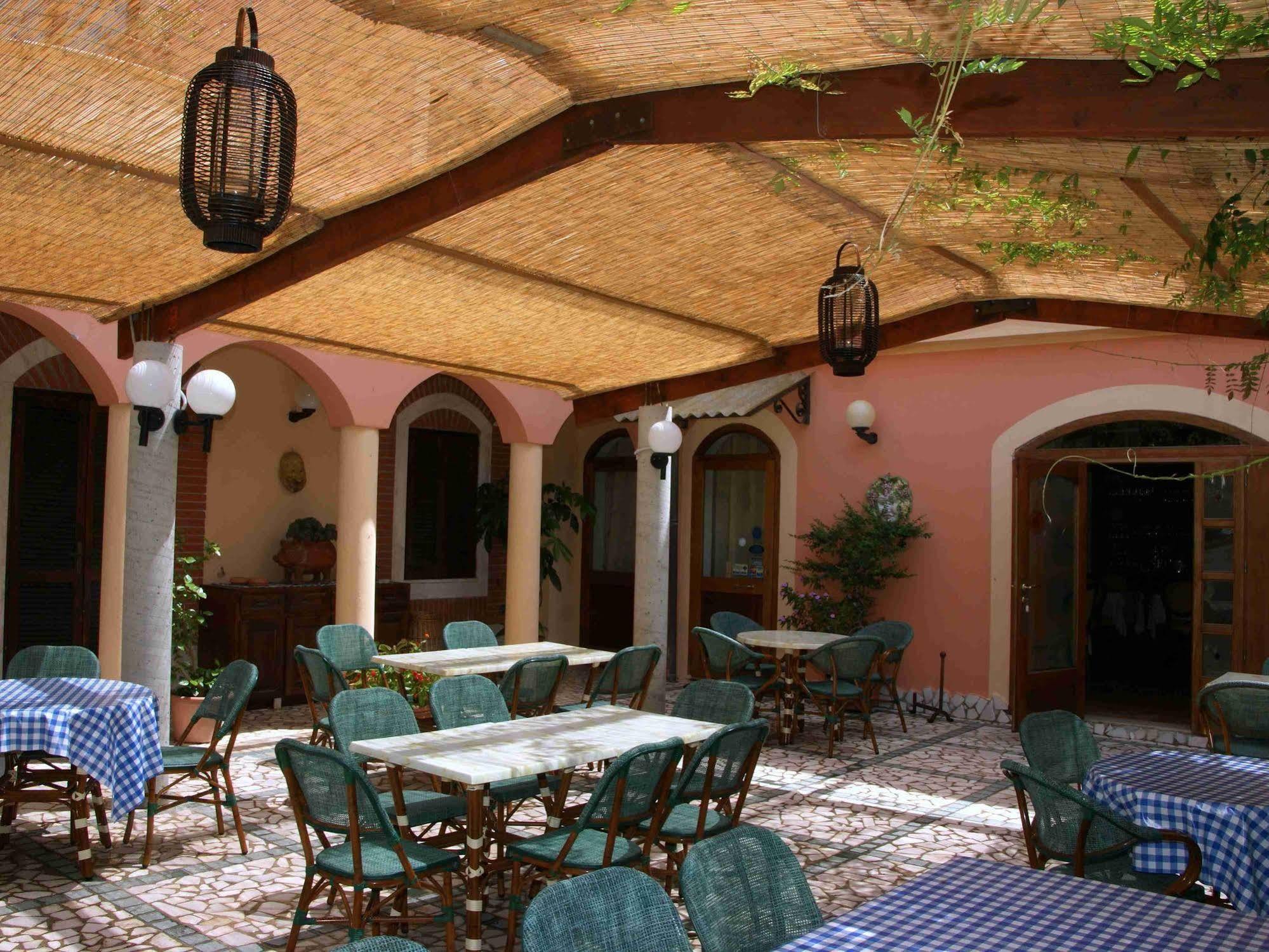 Villa Aurora Ле Кастела Екстериор снимка